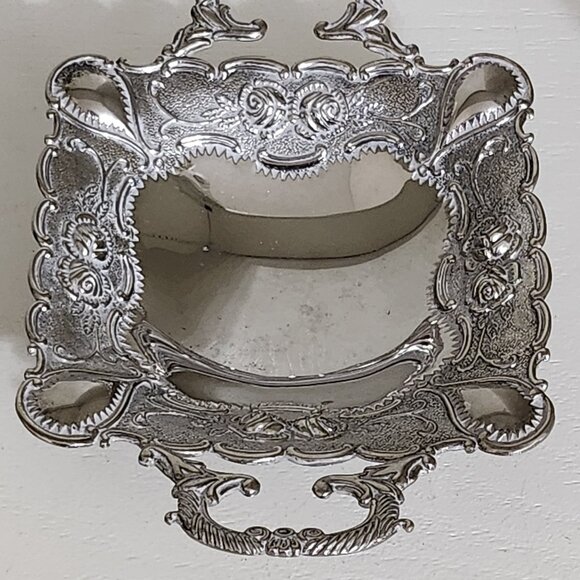 Vintage Silver-Plated Nut Bowl Embossed Floral Ornate Shallow Bowl With Feet - Picture 9 of 10